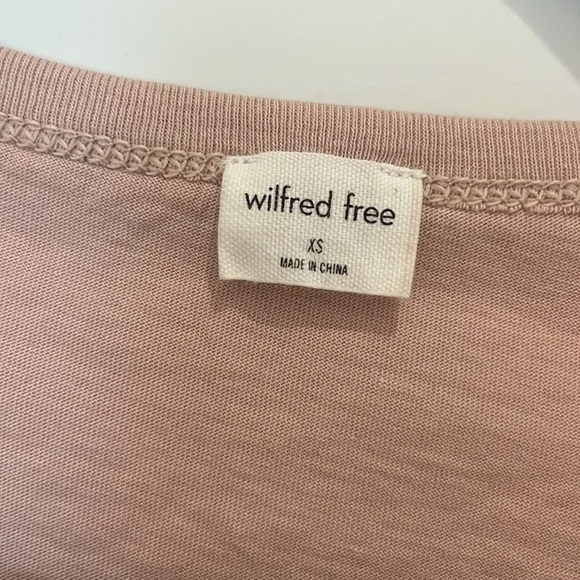 wilfred free peach crop top ruched middle vneck short sleeve top aritzia - Picture 4 of 4